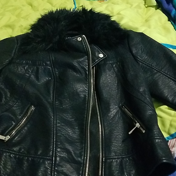 Nice black jacket - Picture 1 of 6